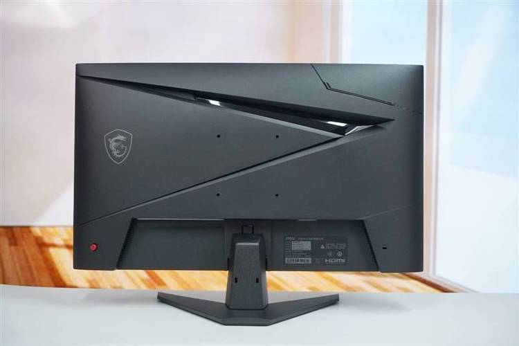 办公显示器多任务处理场景