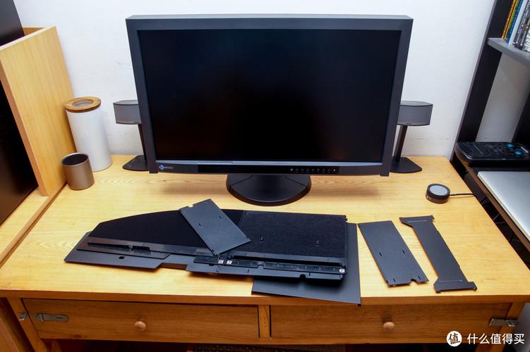 黑色专业显示器侧面视图