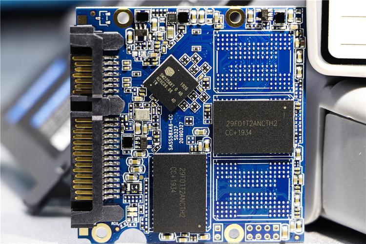 固态硬盘规格对比示意图