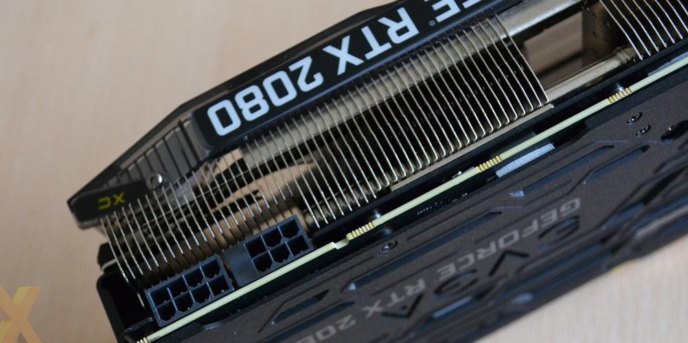 显卡散热风扇特写，展示气流设计