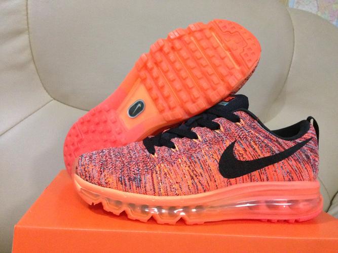 鼠标在办公桌面使用场景