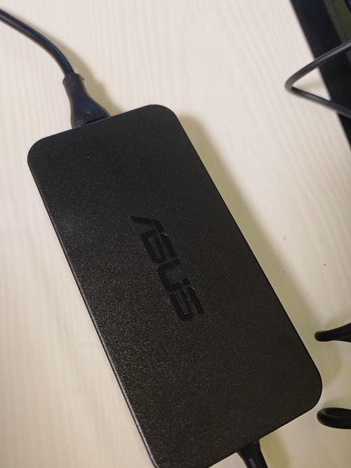 显示器规格对比示意图