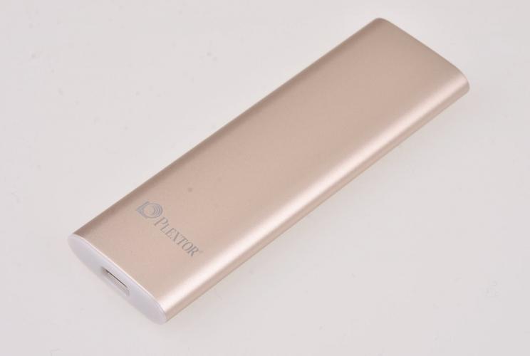 固态硬盘内部芯片结构,展示存储技术