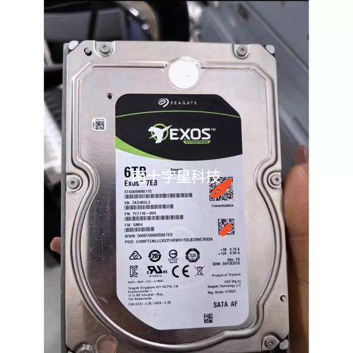 固态硬盘内部芯片和电路板特写