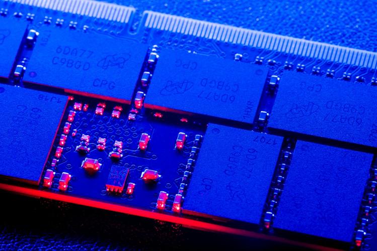 装机效果，内存灯效与整体硬件搭配