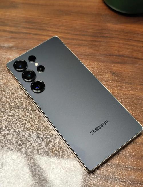 显示器规格对比示意图