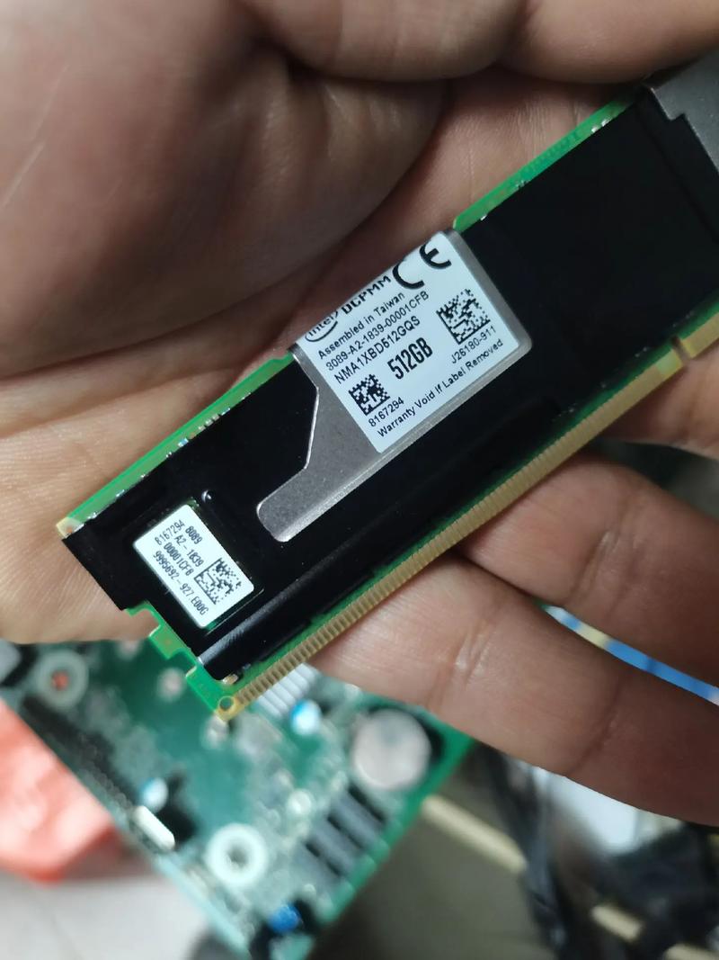 内存性能测试图表,展示读写速度和延迟