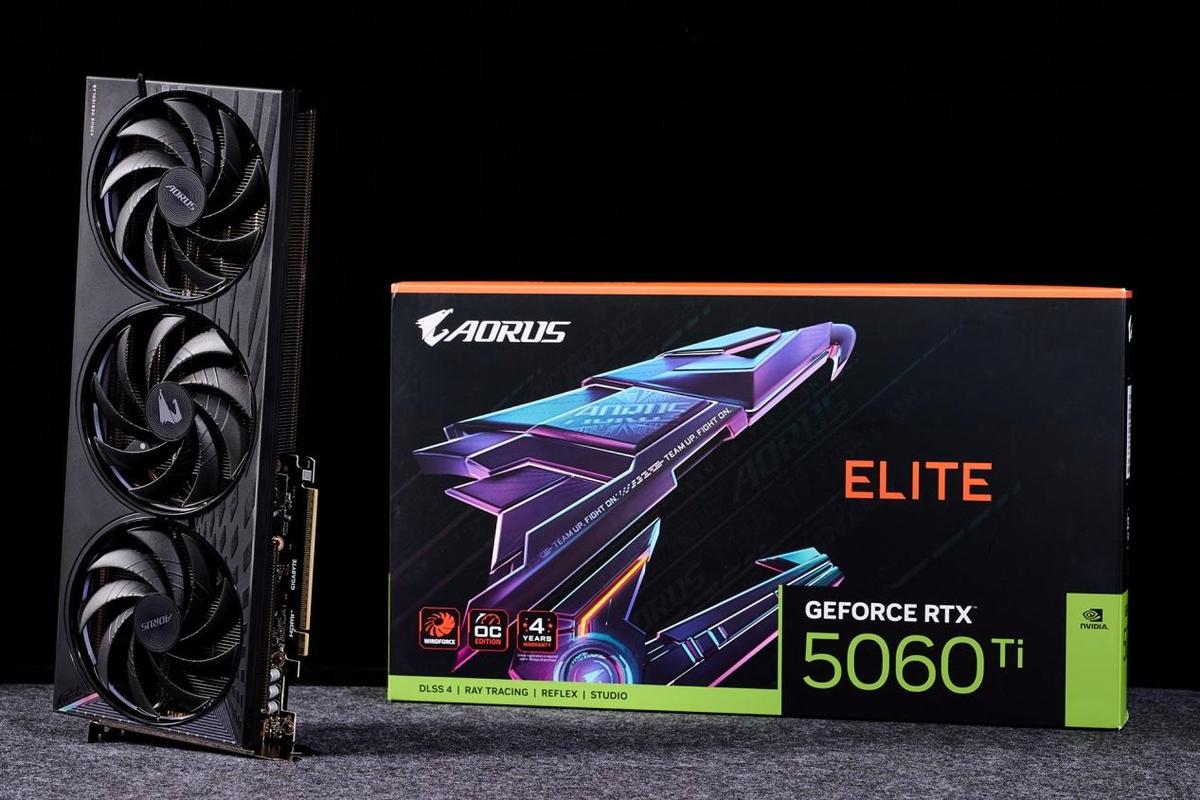 显卡散热风扇细节