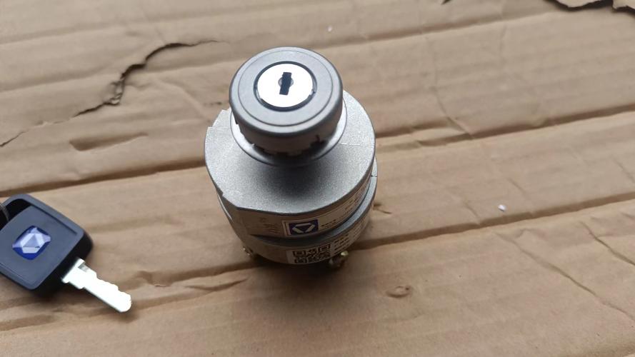 USB Type-C接口和无线接收器,突出连接方式