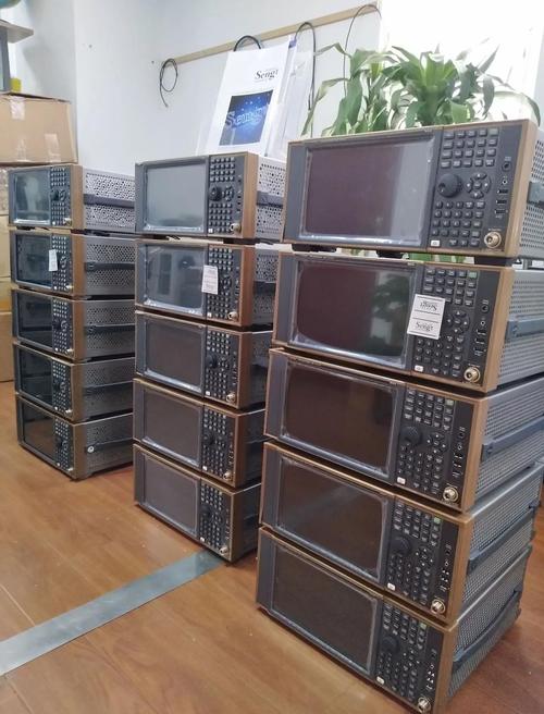 多任务办公在超宽屏上的展示