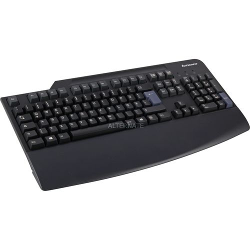 多款键盘并排展示,突出规格对比