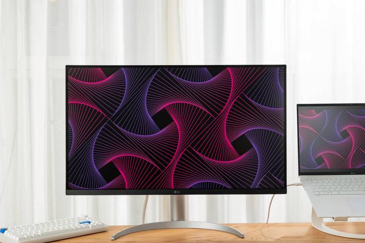 显示器接口特写,包括HDMI和Type-C