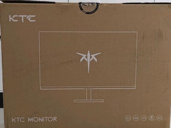 多台显示器并排展示规格对比