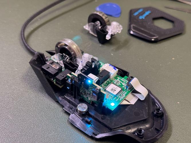 电脑硬件规格对比示意图