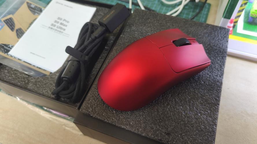 USB线连接电脑，展示供电方式