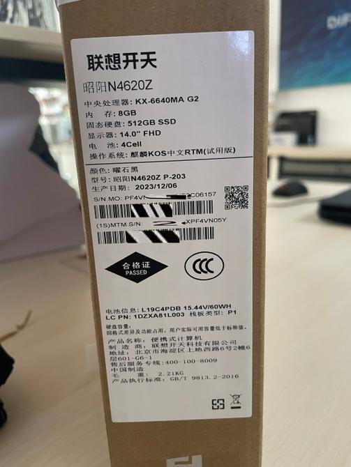 多台显示器并排展示规格对比