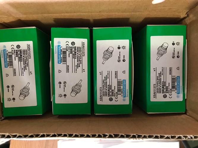 电脑硬件规格对比示意图