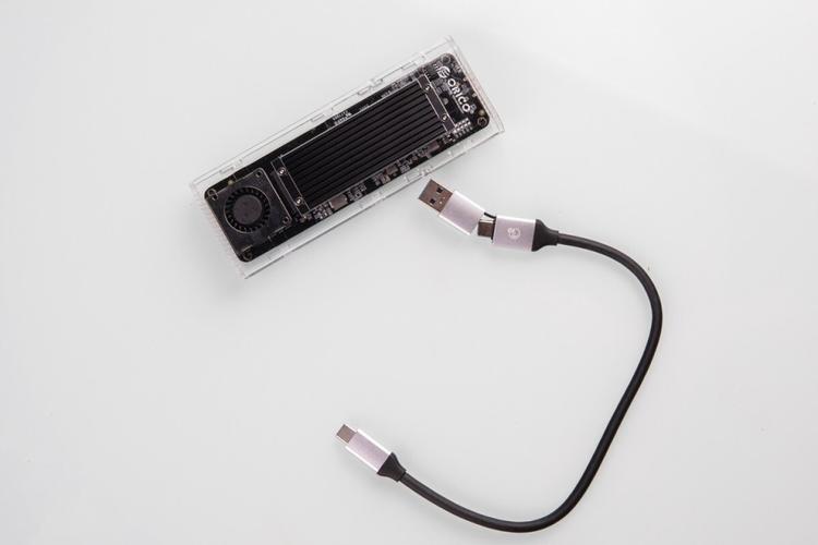 电脑硬件内部组件展示