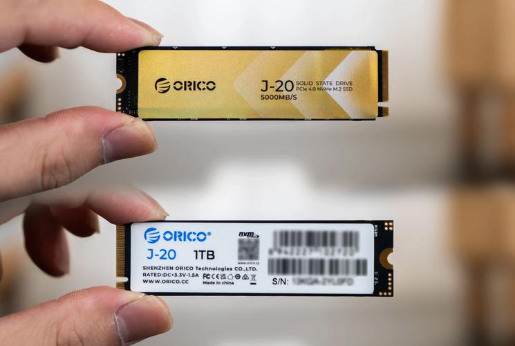 固态硬盘规格标签特写