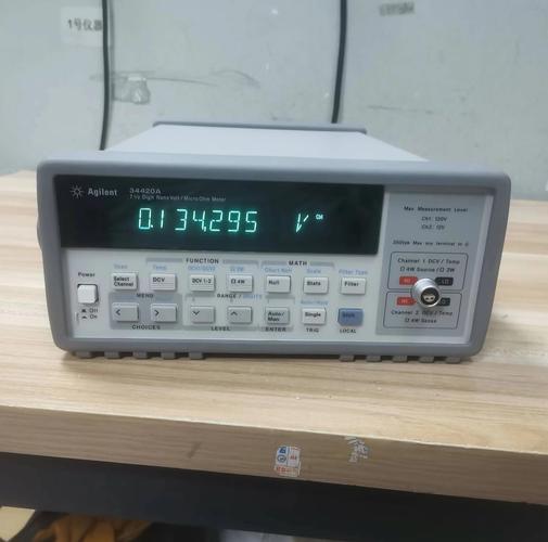 电脑显示器规格对比示意图