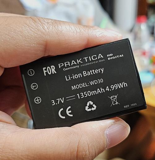 鼠标电池仓与电池展示