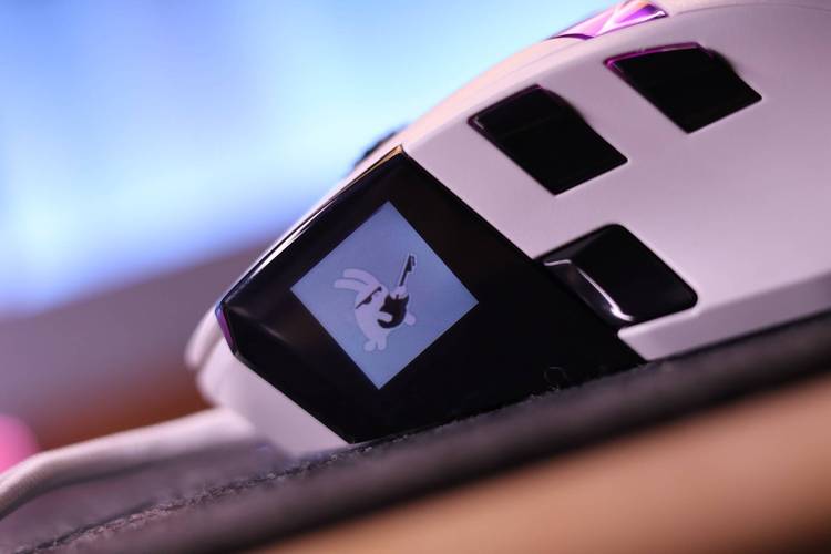 白色游戏鼠标设计