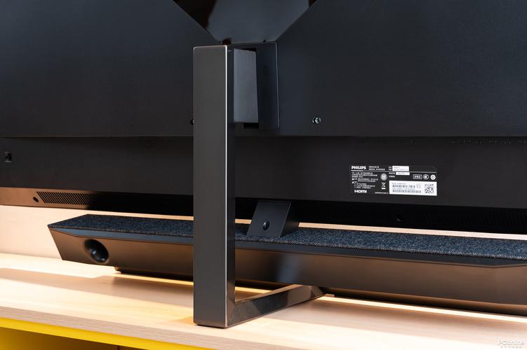 显示器接口和背部设计