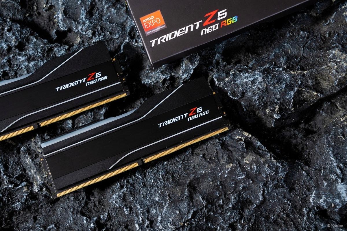 Computer memory modules on a motherboard