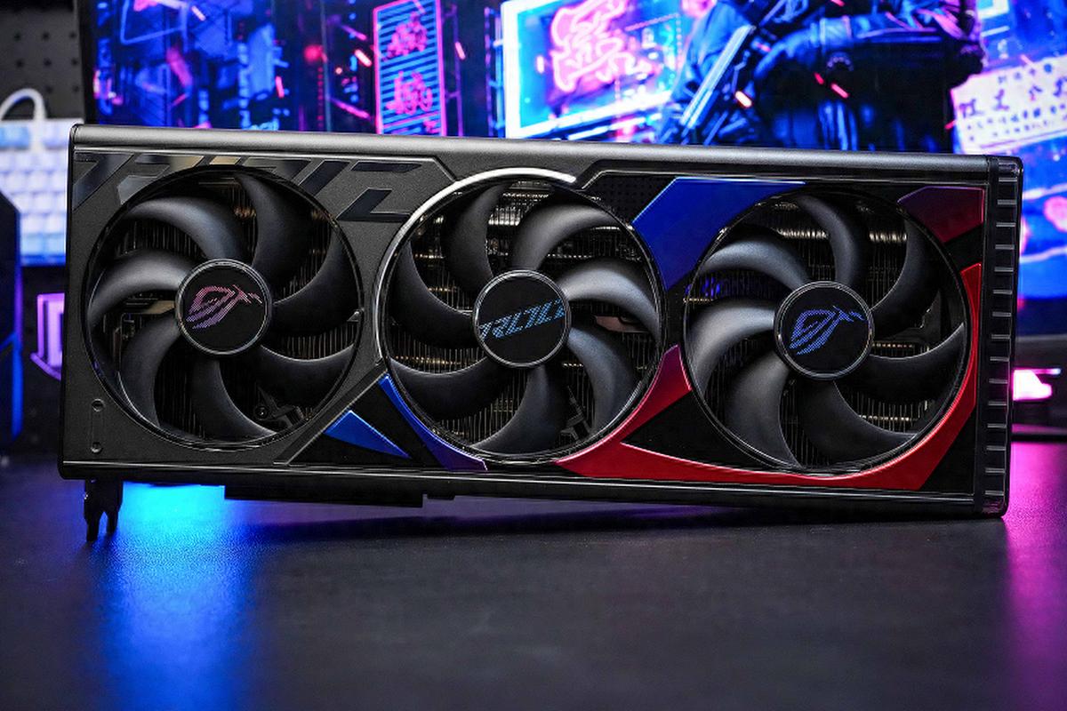 技嘉RTX 4080 SUPER vs 索泰GT520 深度对比:从发烧旗舰到入门古董的跨越