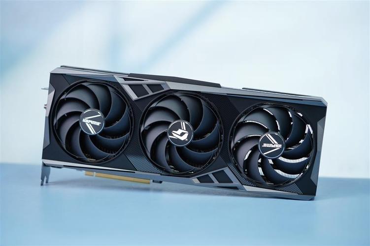 七彩虹iGame RTX 4070 Ti SUPER Vulcan W 16GB vs 华硕TUF RTX4070 12G GAMING 深度对比