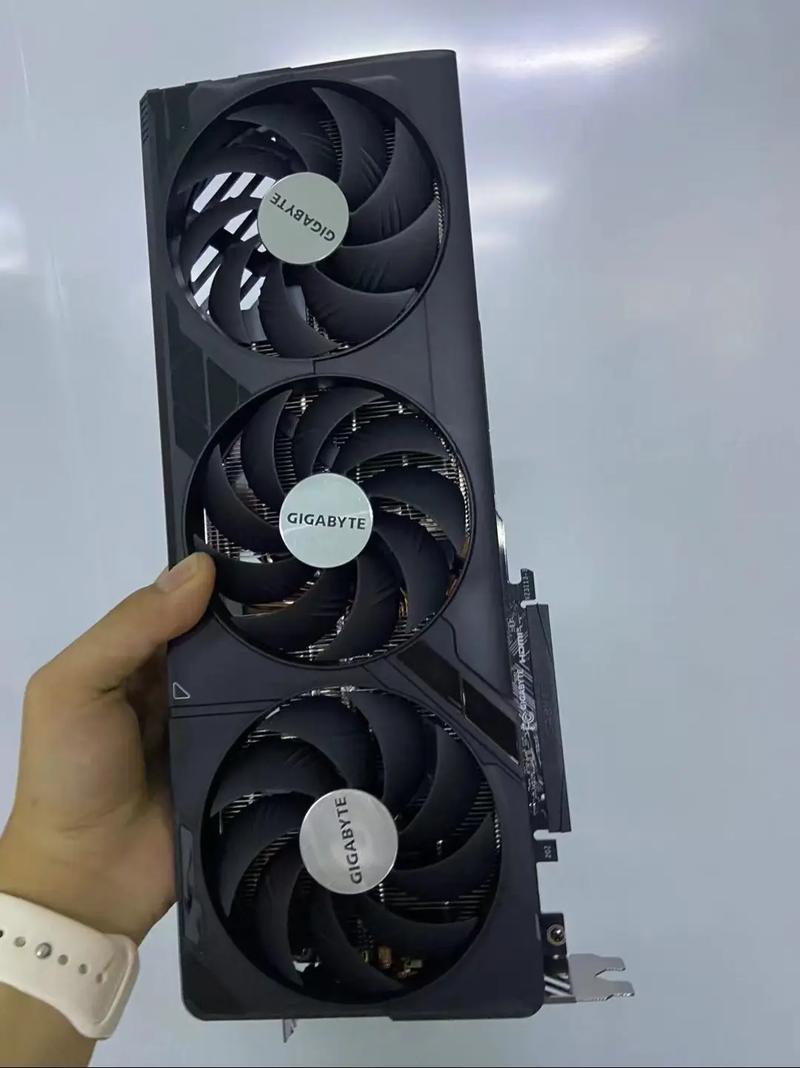 显卡规格对比示意图