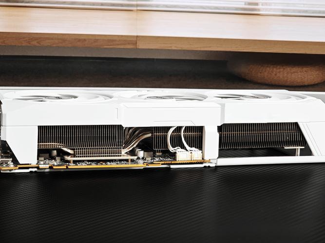 蓝宝石PURE 极地 RX 9070 GRE 12G D6 OC 深度评测：纯白颜值与AMD中高端性能的完美结合