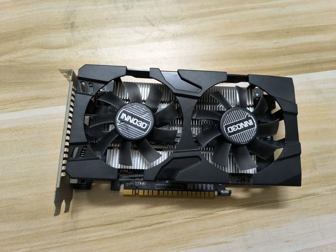 显卡规格对比示意图