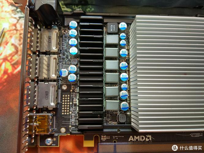 显卡规格对比示意图