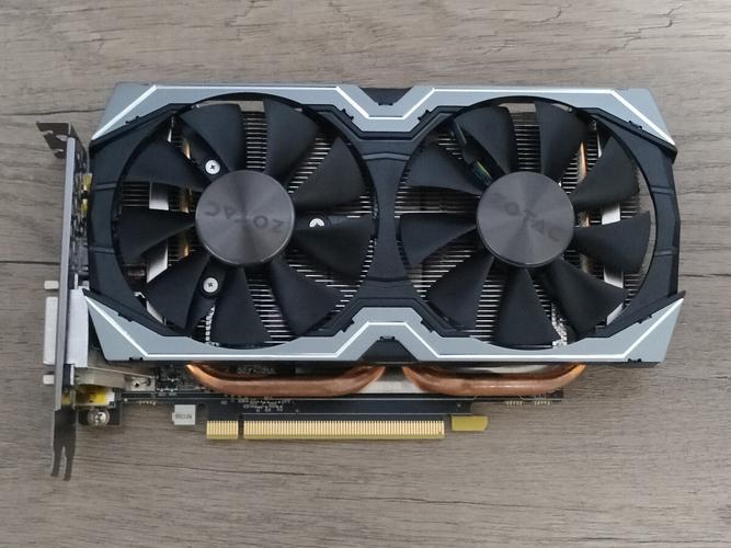 显卡规格对比示意图