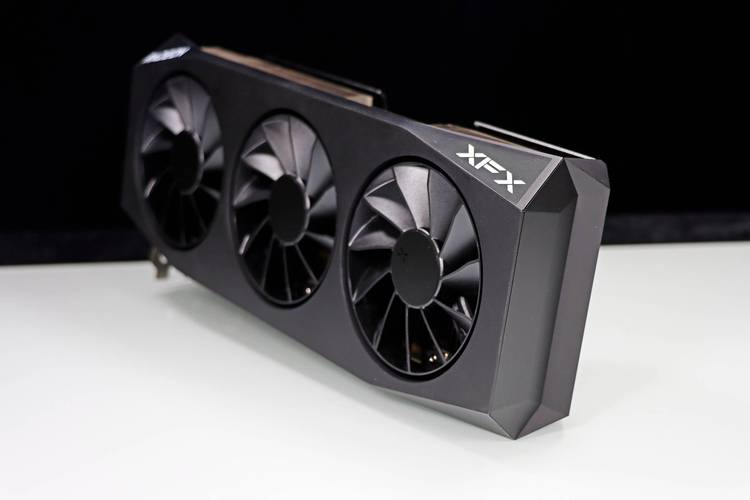 游戏画面与硬件性能展示