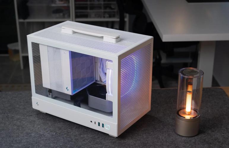 GAMEMAX X02 ITX机箱评测：499元迷你RGB风暴，玻璃侧透小钢炮