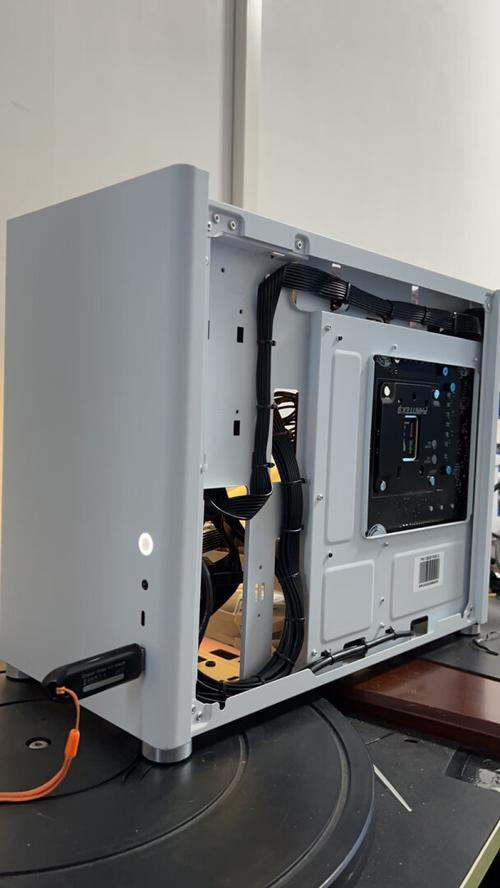 游戏帝国 Vista AW 标准机箱深度评测：玻璃侧透中塔 410mm显卡兼容散热自由