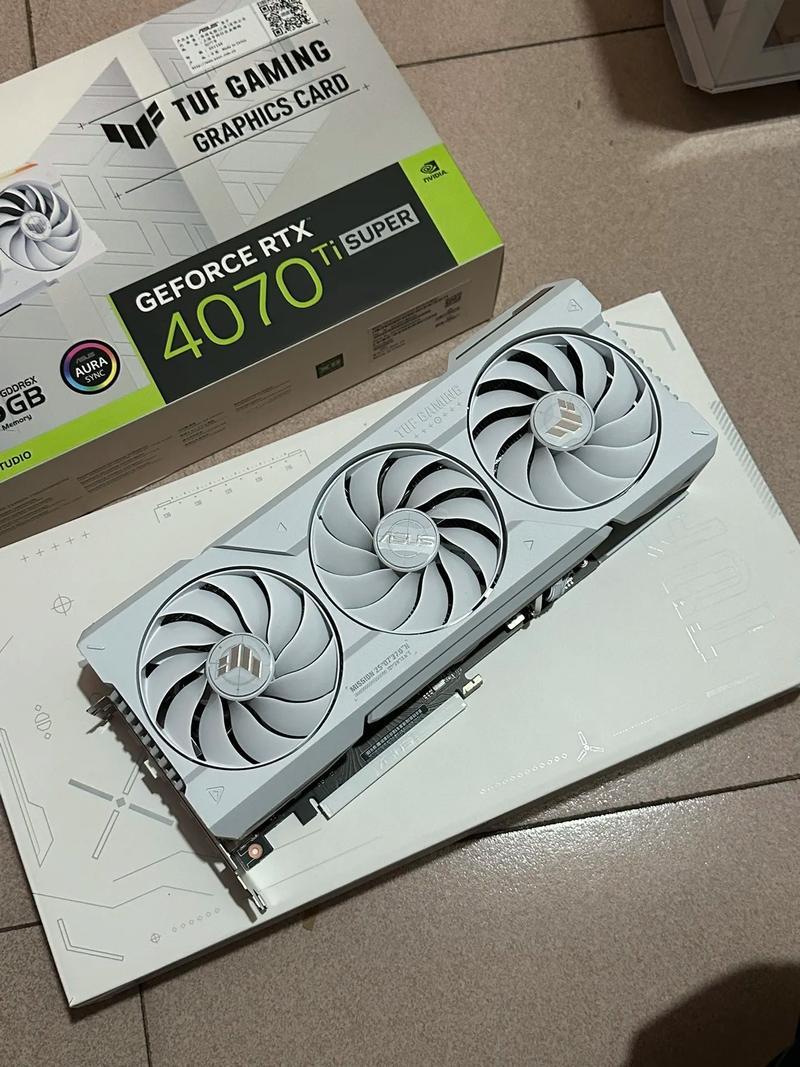 华硕RTX 4070 Ti SUPER TUF白色版深度评测:16GB显存+颜值爆表的游戏王者