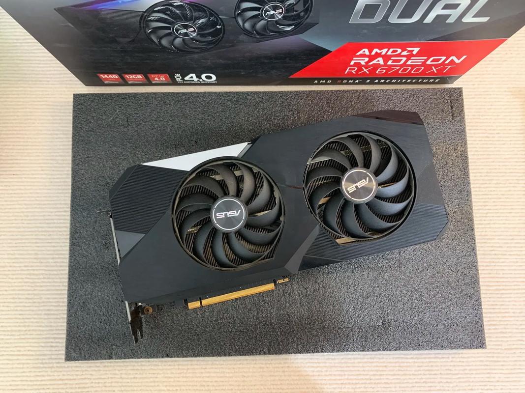 显卡规格对比示意图