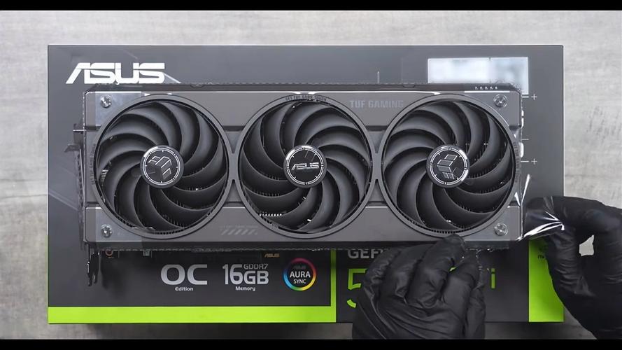 显卡规格对比示意图