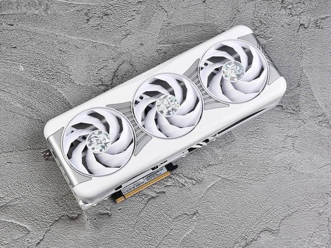 影驰GeForce RTX 5070 Ti 星曜LUNA OC深度评测：5nm新架构，16GB GDDR7显存，发烧级性能新标杆