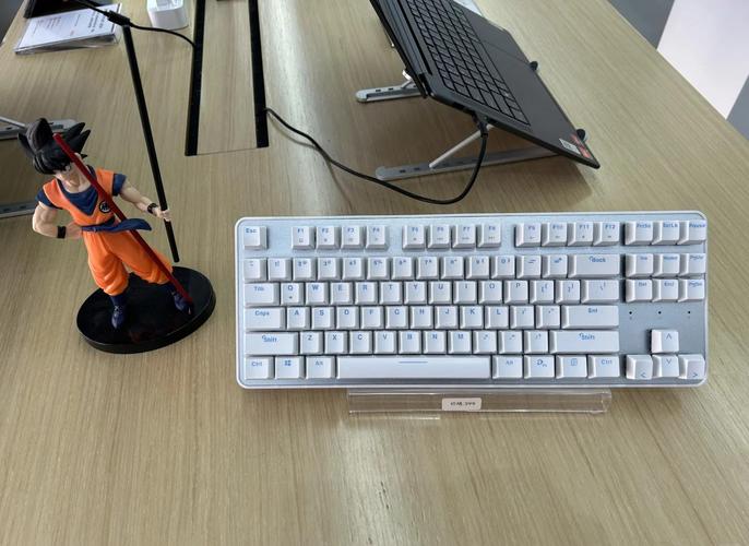 达尔优EK807无线键盘深度评测：87键紧凑设计，红轴手感与无线自由的完美结合