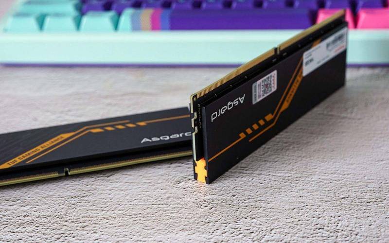 宇帷CORE 8GB DDR3 1600 vs 阿斯加特金伦加&TUF联名款 DDR5 6800 32GB vs 金士顿骇客神条FURY 8GB DDR3 1866 深度对比
