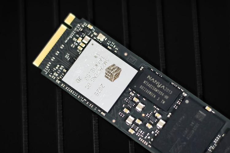 宜鼎3IE2-P SATA(64GB) vs 致钛PC005 Active(1TB)深度对比