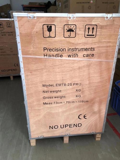 办公桌设置和显示器使用