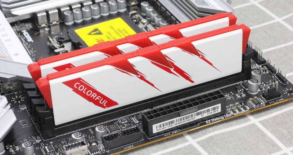 七彩虹战斧赤焰32GB DDR5 6600评测:高颜值白色内存,性能与稳定兼得