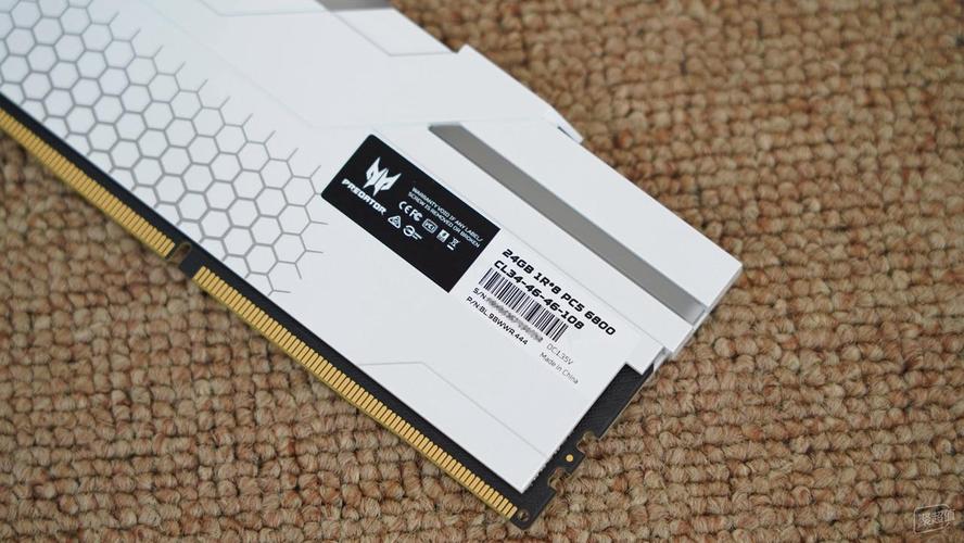 十铨幻镜DDR4 4000 vs 宏碁冰刃DDR5 6800 深度对比