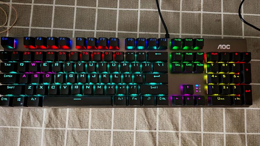 AOC AGK600 机械键盘深度评测：紧凑布局与 Cherry 红轴的完美结合