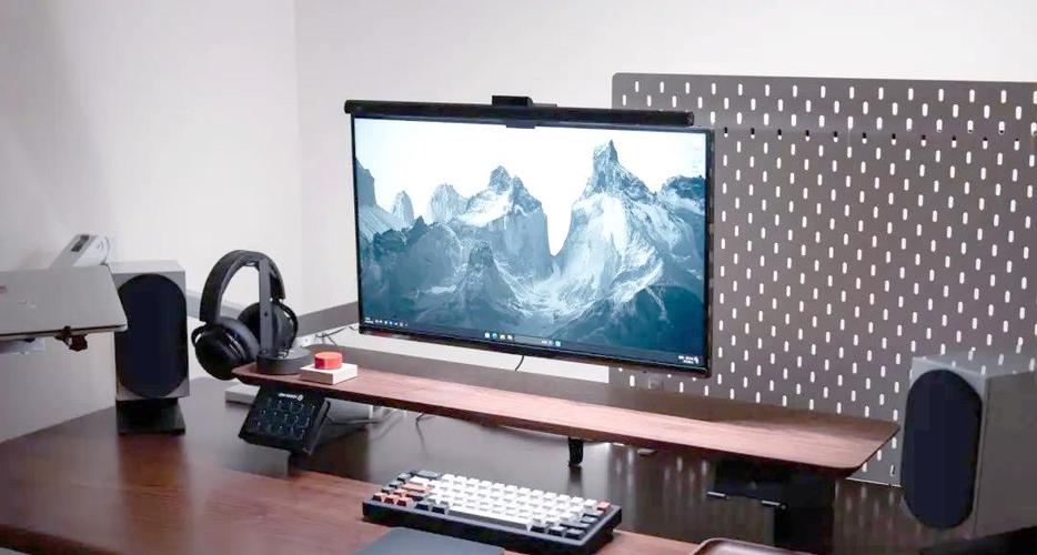 雷鸟F5显示器深度评测：23.8英寸VA面板，550尼特高亮，影音娱乐新选择